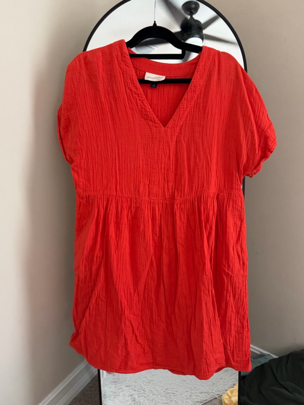 Universal Thread Red V-Neck Short Sleeve Women’s Top